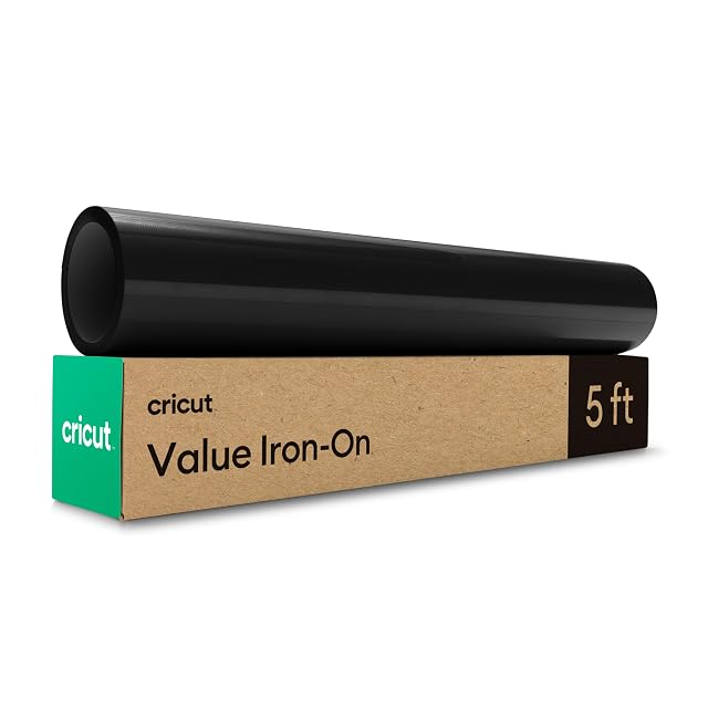 Schwarze Rolle auf einer Cricut-Kraftpapierbox mit der Aufschrift Value Iron-On, 5 ft