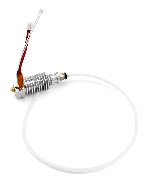QWORK-Hotend mit geripptem silbernem Kühlkörper, Messingdüse, zwei gesteckten Leitungen und langem weißem PTFE-Schlauch